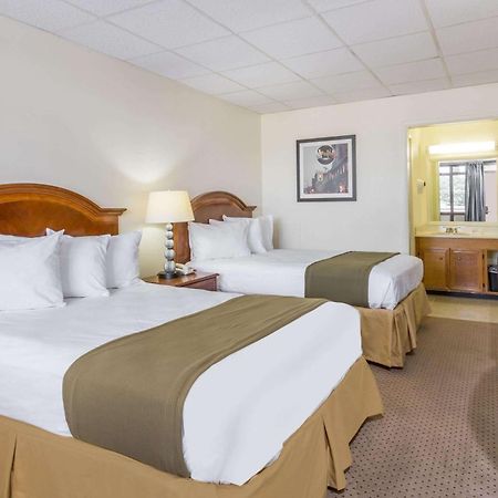 Days Inn By Wyndham Bedford Eksteriør bilde