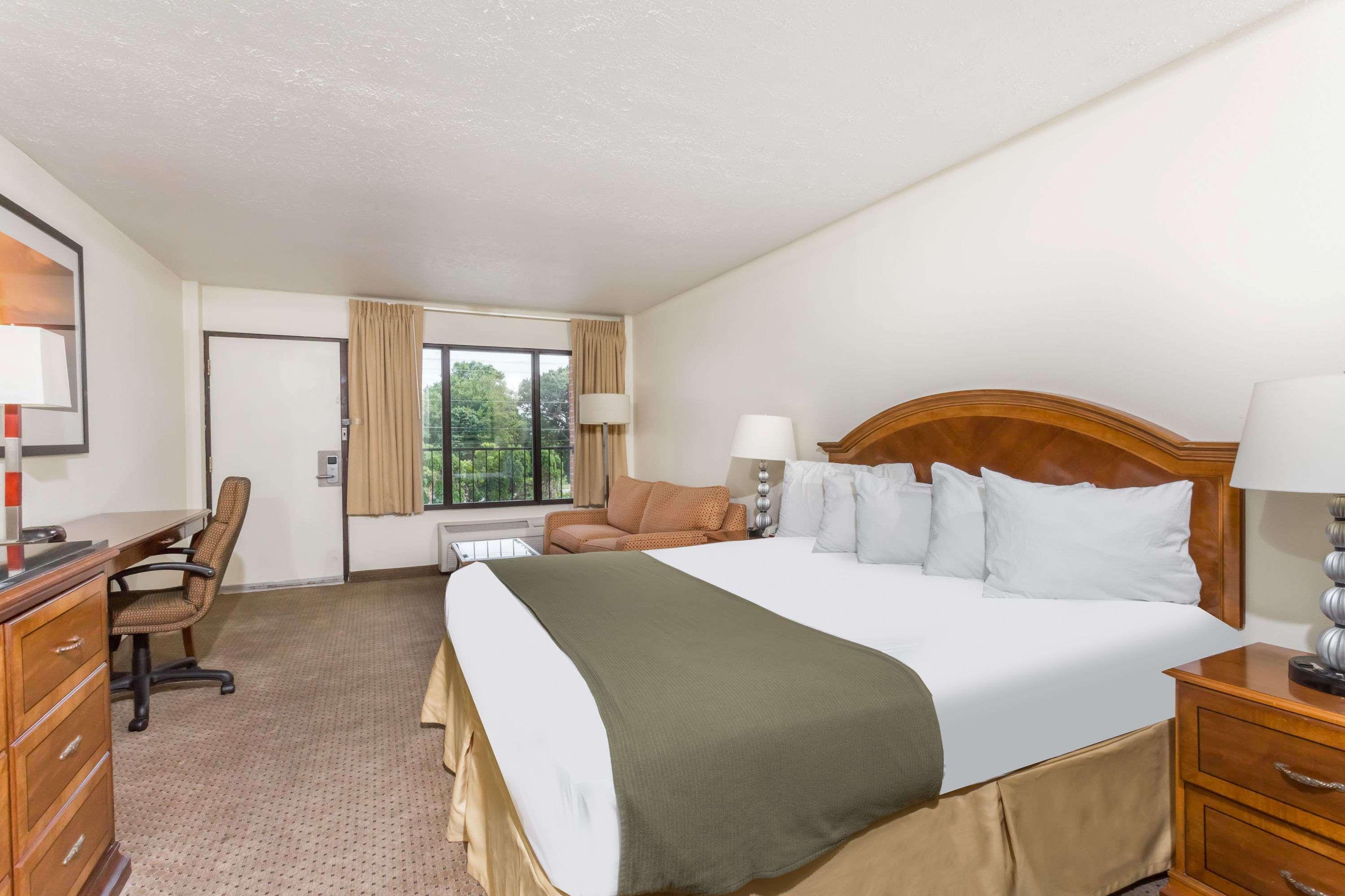 Days Inn By Wyndham Bedford Eksteriør bilde