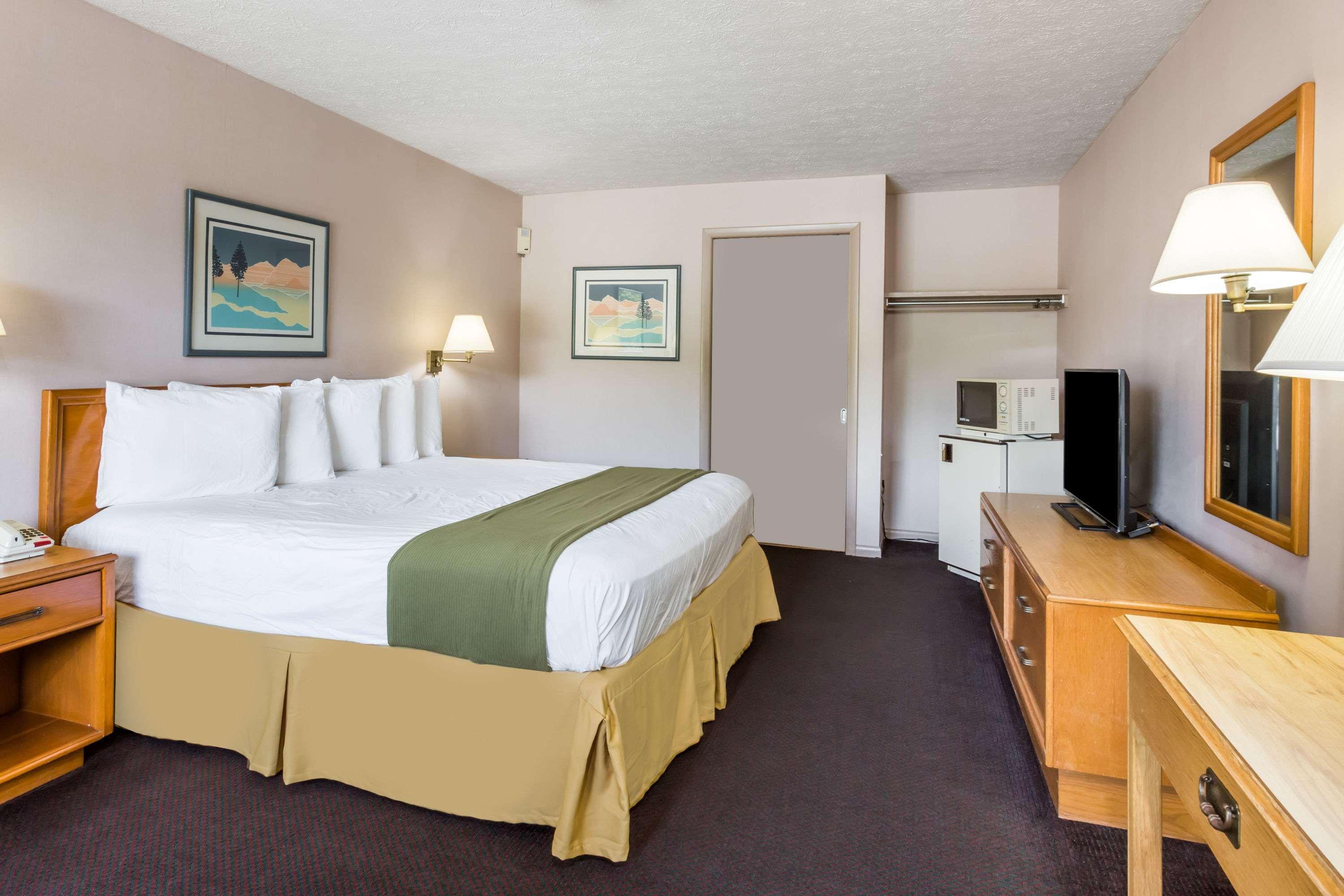 Days Inn By Wyndham Bedford Eksteriør bilde