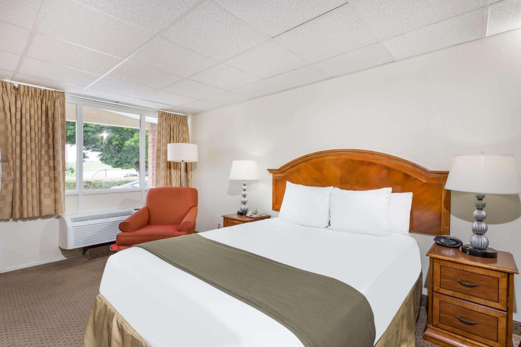 Days Inn By Wyndham Bedford Eksteriør bilde